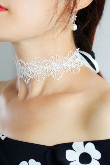 Black Lace Choker for Evening Gowns