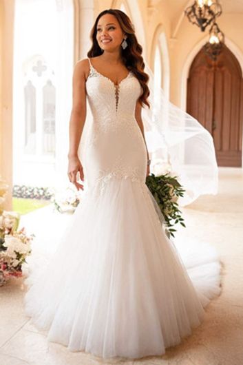 Lace V-Neck Mermaid Gown with Tulle Skirt for Formal Events