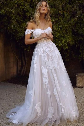 Off-the-Shoulder Lace Appliqué Tulle Ball Gown with Long Train for Formal Events