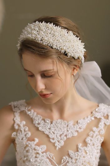 Pearl-Embellished Bridal Headband for Wedding Gowns