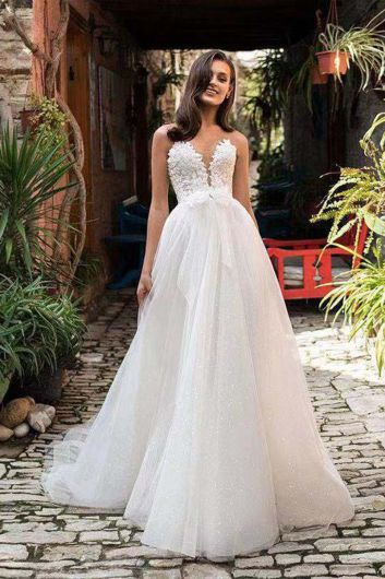 Lace V-Neck Ball Gown with Tulle Skirt and Long Train for Formal Events