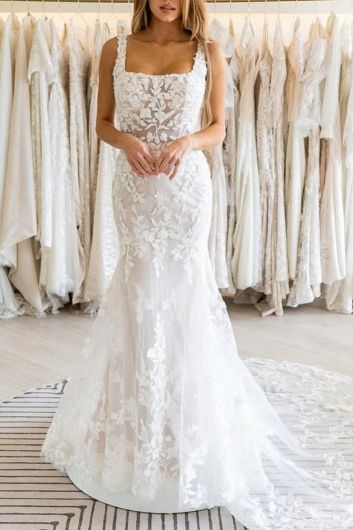 Lace Square Neck Mermaid Gown with Long Train for Formal Events