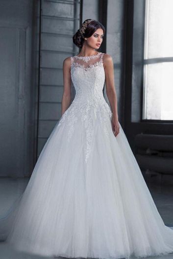  Neckline Lace Ball Gown with Long Train for Formal Events