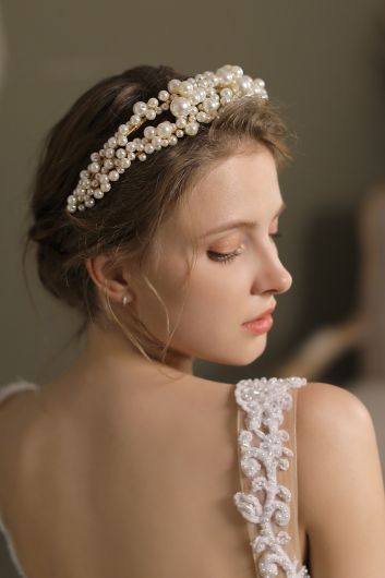 Elegant Pearl-Encrusted Headband for Bridal Events