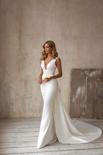 Elegant Deep V-Neck Sleeveless Satin Wedding Gown