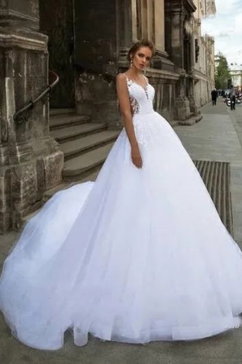 Lace V-Neck Ball Gown Train for Formal Events