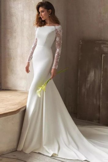 Boat Neck Lace Sleeve Mermaid Gown with Long Train for Formal Events