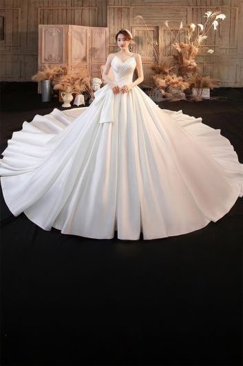 Strapless Sweetheart Neckline Ball Gown with Long Train for Formal Events