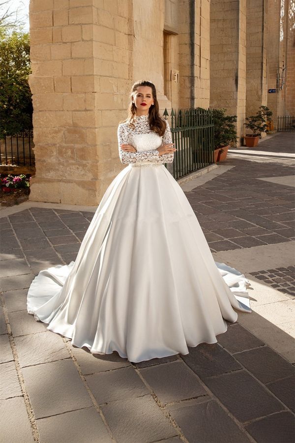 Lace Bodice Long-Sleeve Ball Gown with Long Train for Formal Events