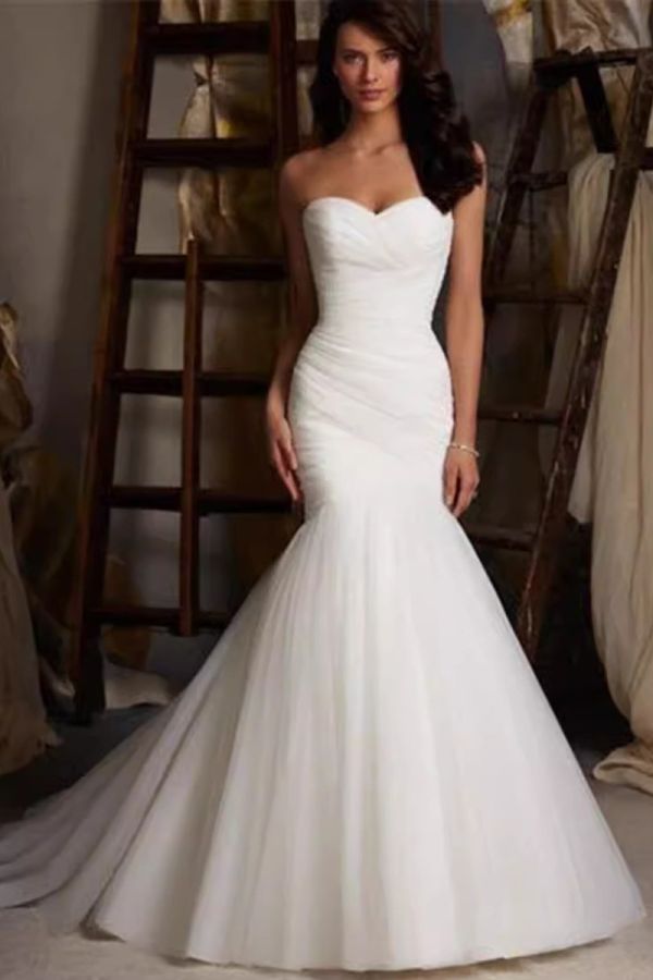 Sweetheart Neckline Mermaid Gown with Long Train for Formal Events