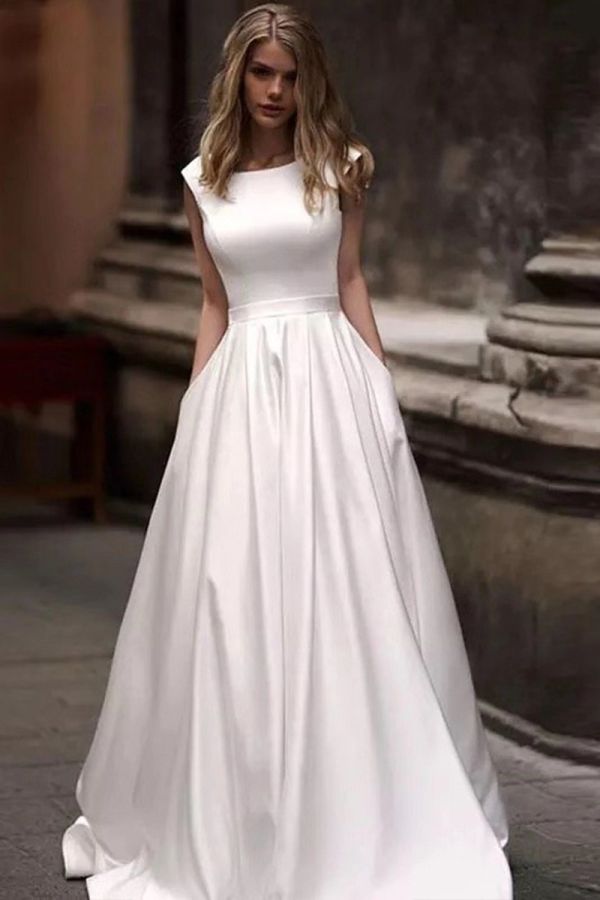 Scoop Neck Satin Ball Gown with Long Train for Formal Events