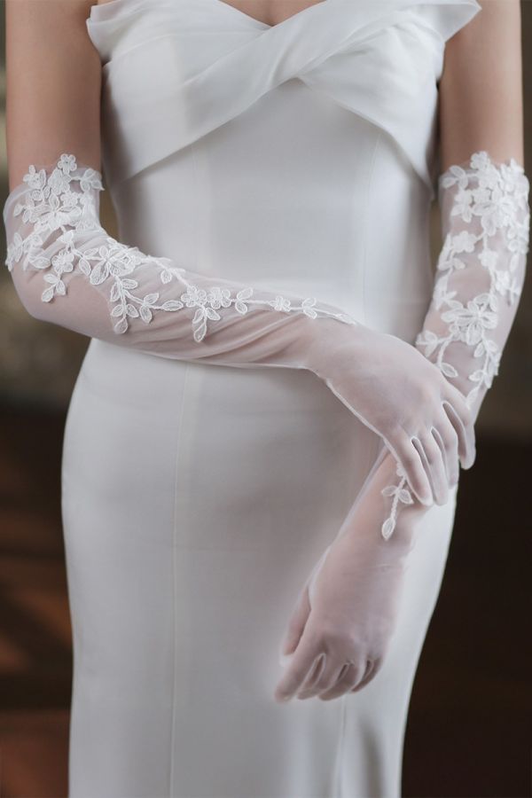 Elegant Lace-Trimmed Sheer Gloves for Formal Evening Gowns