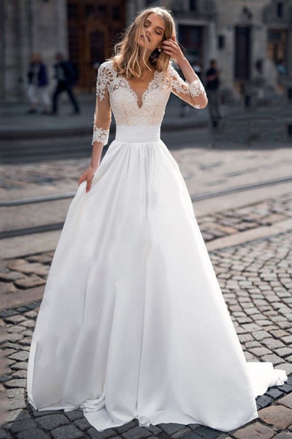 Lace V-Neck Long-Sleeve Tulle Ball Gown with Long Train for Formal Events