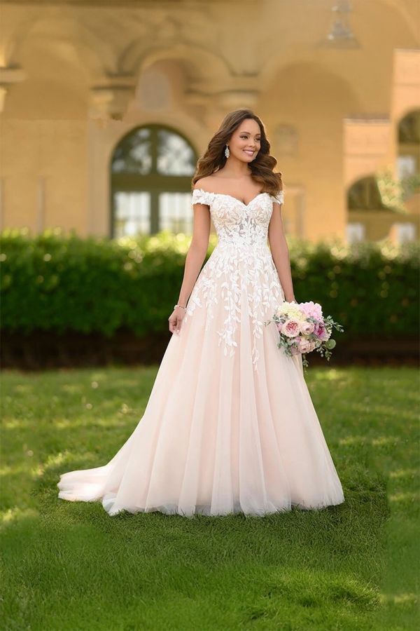 Off-the Lace Bodice Ball Gown with Long Train for Formal Events